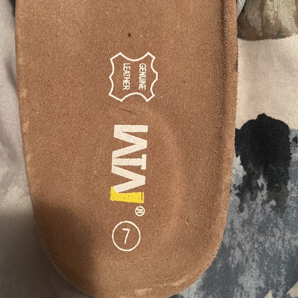 IVIVI women’s size 7 navy/white sandals. Never worn - Picture 2 of 5